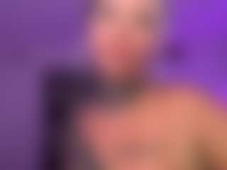 HornyLindzay's Live Sex Cam Show
