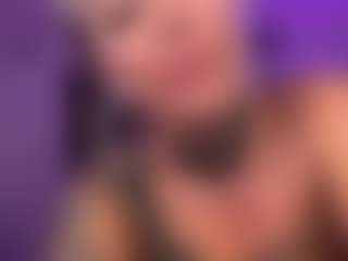 HornyLindzay's Live Sex Cam Show