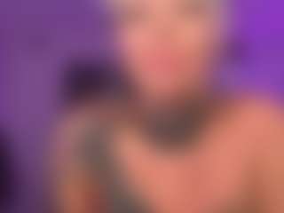 HornyLindzay's Live Sex Cam Show