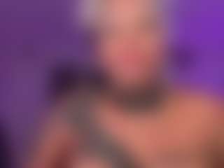 HornyLindzay's Live Sex Cam Show