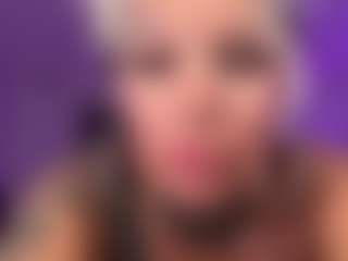 HornyLindzay's Live Sex Cam Show