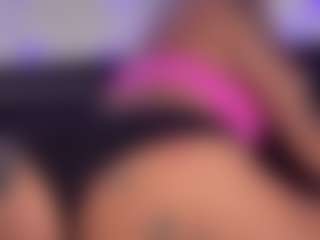 HornyLindzay's Live Sex Cam Show