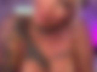 HornyLindzay's Live Sex Cam Show