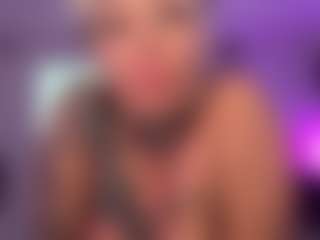 HornyLindzay's Live Sex Cam Show