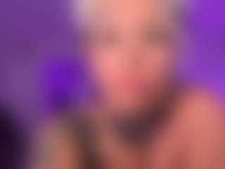 HornyLindzay's Live Sex Cam Show