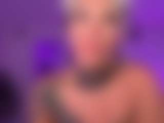 HornyLindzay's Live Sex Cam Show