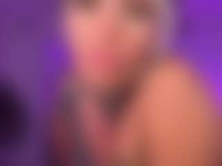 HornyLindzay's Live Sex Cam Show