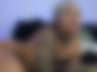 HornyLindzay's Live Sex Cam Show