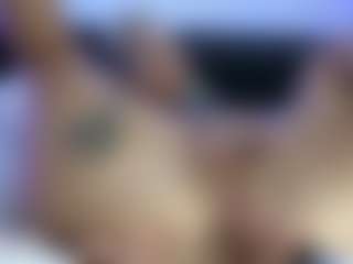HornyLindzay's Live Sex Cam Show
