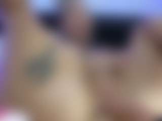 Live cam show with HornyLindzay - Snowbunny on chickslive.net