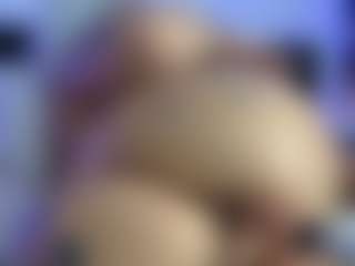 HornyLindzay's Live Sex Cam Show