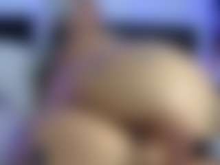HornyLindzay's Live Sex Cam Show