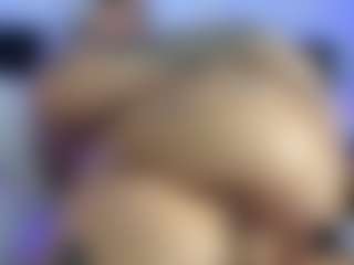 HornyLindzay's Live Sex Cam Show