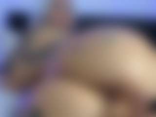 HornyLindzay's Live Sex Cam Show