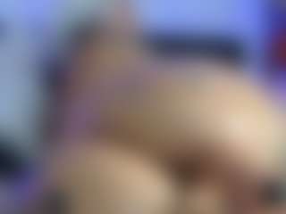 HornyLindzay's Live Sex Cam Show