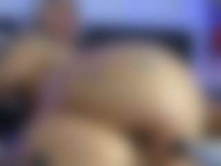Live cam show with HornyLindzay - Latina Toys on Fling VIP Chat