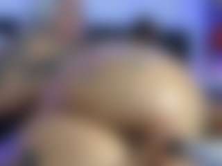 HornyLindzay's Live Sex Cam Show