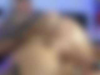 HornyLindzay's Live Sex Cam Show