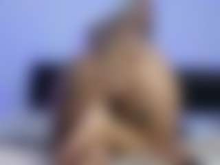 HornyLindzay's Live Sex Cam Show