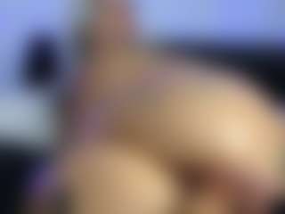 HornyLindzay's Live Sex Cam Show