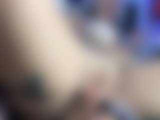 HornyLindzay's Live Sex Cam Show