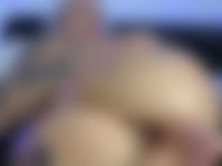 HornyLindzay's Live Sex Cam Show