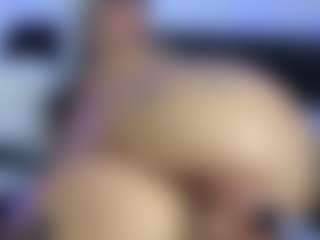 HornyLindzay's Live Sex Cam Show