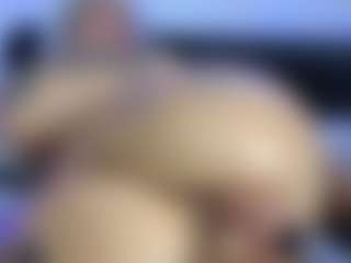 Live cam show with HornyLindzay - Pornstar Petite on Uber Horny