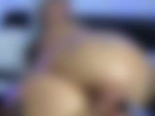 HornyLindzay's Live Sex Cam Show