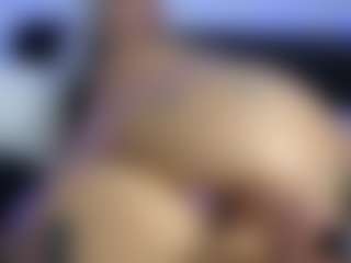 HornyLindzay's Live Sex Cam Show
