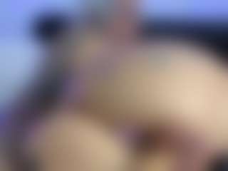 HornyLindzay's Live Sex Cam Show