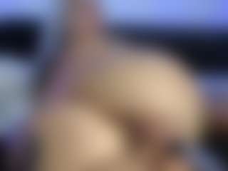 HornyLindzay's Live Sex Cam Show