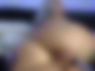 HornyLindzay's Live Sex Cam Show