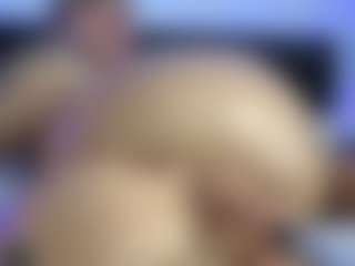 HornyLindzay's Live Sex Cam Show