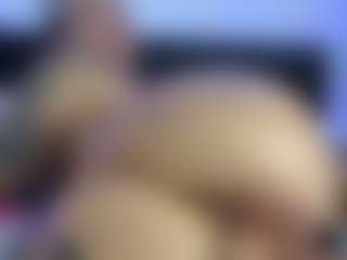 HornyLindzay's Live Sex Cam Show