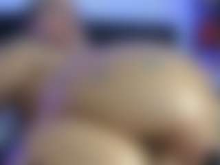 HornyLindzay's Live Sex Cam Show