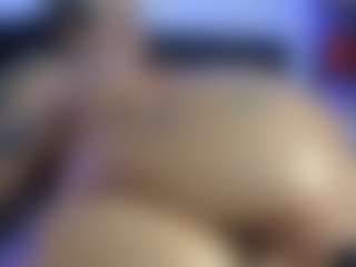 HornyLindzay's Live Sex Cam Show