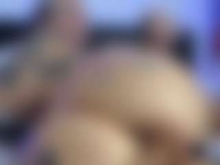 HornyLindzay's Live Sex Cam Show
