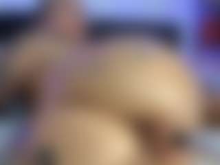 HornyLindzay's Live Sex Cam Show