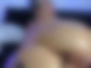HornyLindzay's Live Sex Cam Show