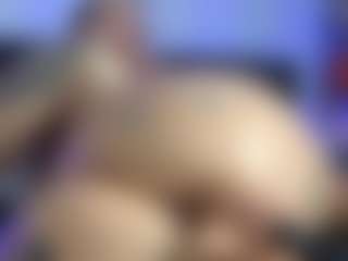 HornyLindzay's Live Sex Cam Show