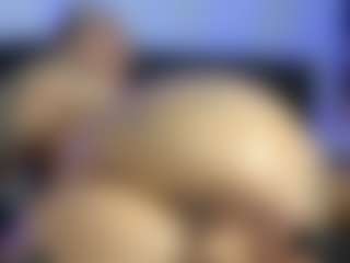 HornyLindzay's Live Sex Cam Show