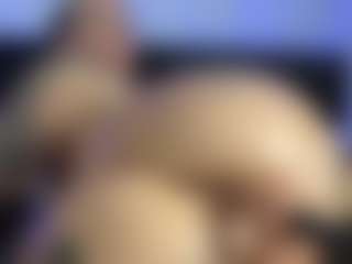 Live cam show with HornyLindzay - Latina Toys on Chatstar