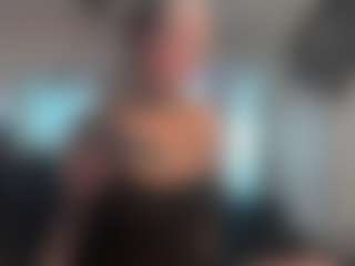 HornyLindzay's Live Sex Cam Show