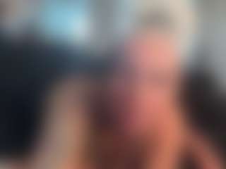 HornyLindzay's Live Sex Cam Show