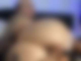 HornyLindzay's Live Sex Cam Show