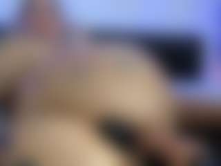HornyLindzay's Live Sex Cam Show