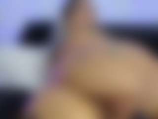 HornyLindzay's Live Sex Cam Show