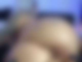 HornyLindzay's Live Sex Cam Show