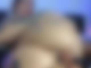 HornyLindzay's Live Sex Cam Show